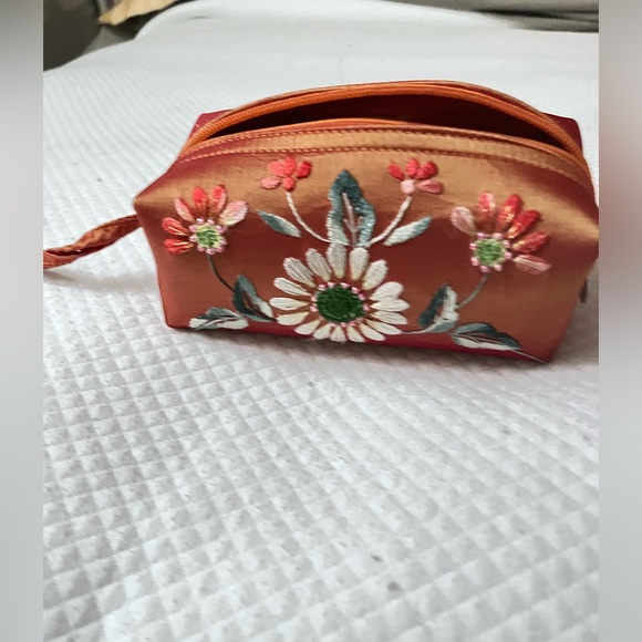 Floral Hand clutch - Picture 2 of 4